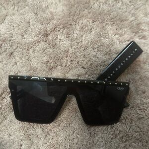 BRAND NEW Quay Australia Hindsight Studded Sunglasses